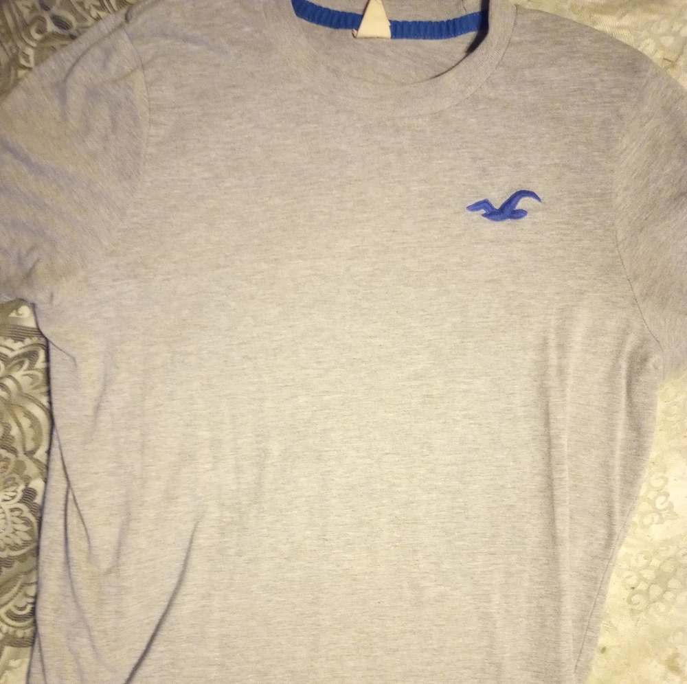 Hollister t shirt